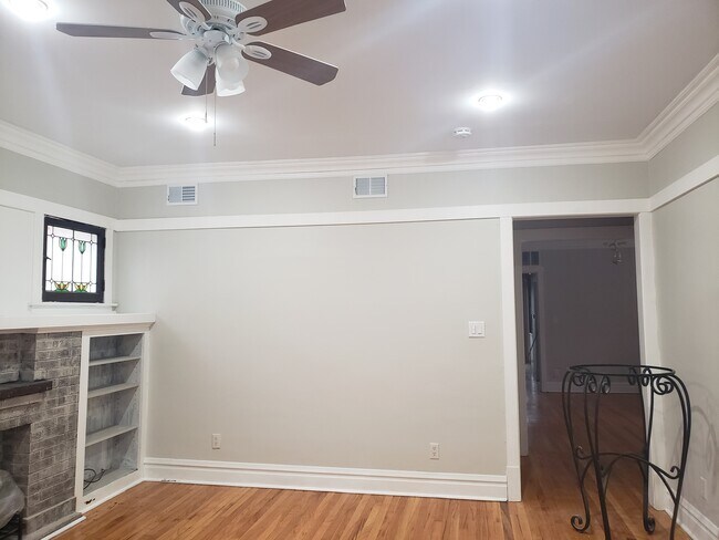 3811 N Central Park Ave, Unit 2 in Chicago, IL - Building Photo - Building Photo