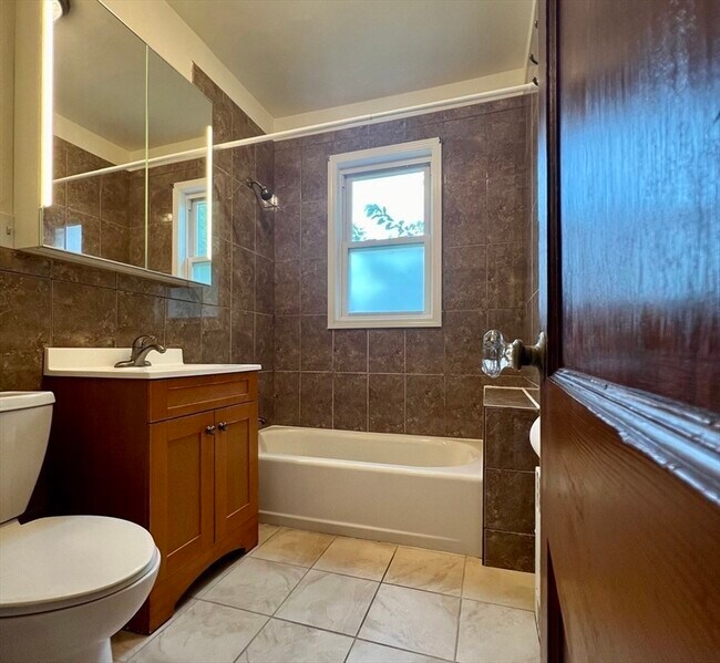 111 Russett Rd in Boston, MA - Building Photo - Building Photo