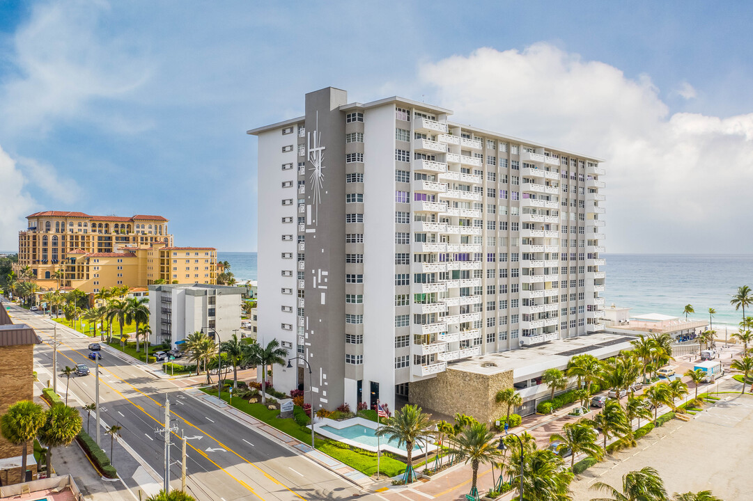 Hollywood Towers in Hollywood, FL - Foto de edificio