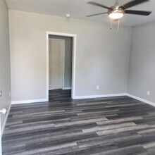 122 Pineview Dr in Houston, TX - Building Photo - Building Photo