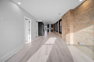 1320 W 19th St, Unit A3 in Chicago, IL - Building Photo - Building Photo