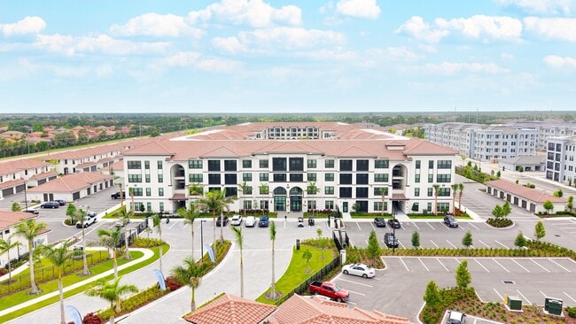 Adria in North Venice, FL - Foto de edificio - Building Photo