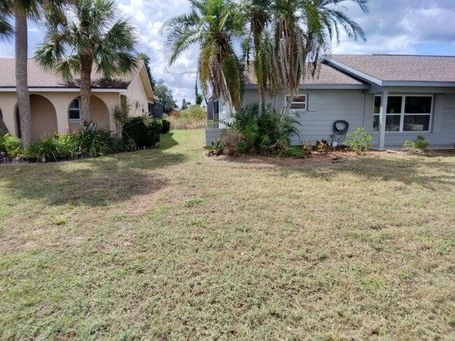 738 Flamingo Dr in Apollo Beach, FL - Building Photo - Building Photo
