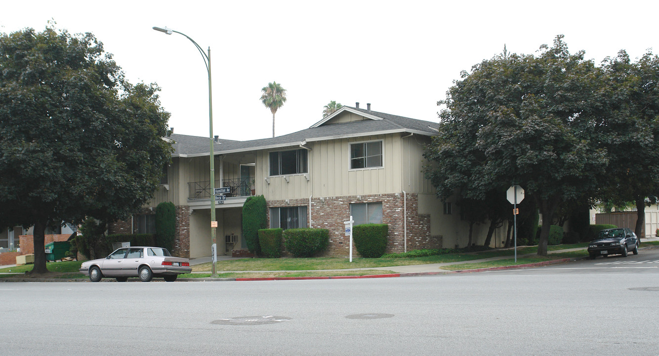 3930 Hamilton Ave in Campbell, CA - Foto de edificio