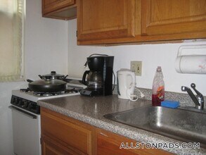 15 Scottfield Rd, Unit 12A in Boston, MA - Foto de edificio - Building Photo