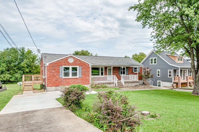 2619 Carter Ave, Unit Unit B - 2 Bedroom 1 Bathroom Renovated! in Nashville, TN - Building Photo - Building Photo