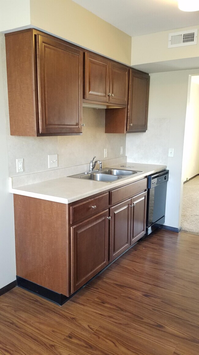 7383 Ayers Rd-Unit -2 in Perrysburg, OH - Foto de edificio - Building Photo