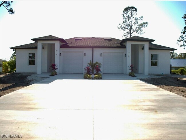 property at 918 Eisenhower Blvd