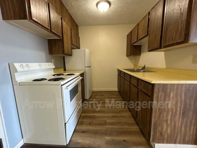 130 S 5th St in Hebron, NE - Building Photo - Building Photo