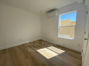 354 E Providencia Ave in Burbank, CA - Foto de edificio - Building Photo