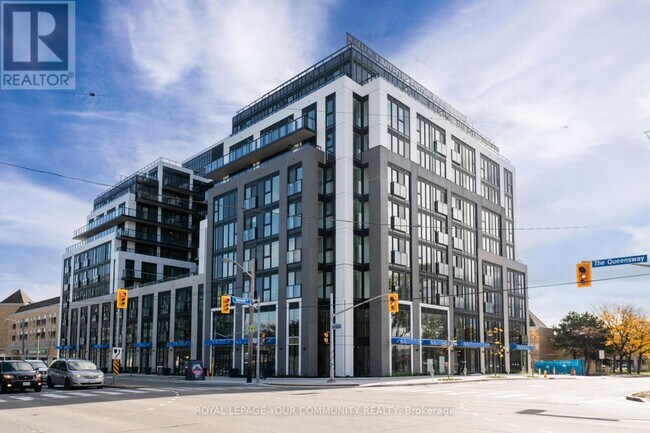 801 The Queensway in Toronto, ON - Building Photo - Building Photo