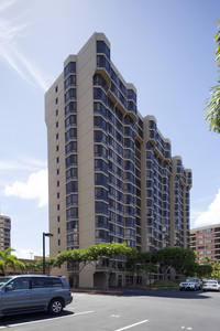 Country Club Plaza in Honolulu, HI - Building Photo - Building Photo