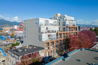 The Edge Harbourfront in Vancouver, BC - Building Photo - Building Photo