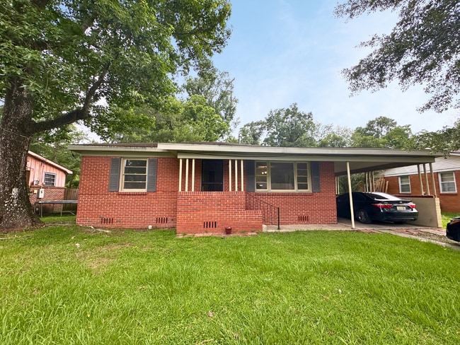 property at 916 Delmar Dr