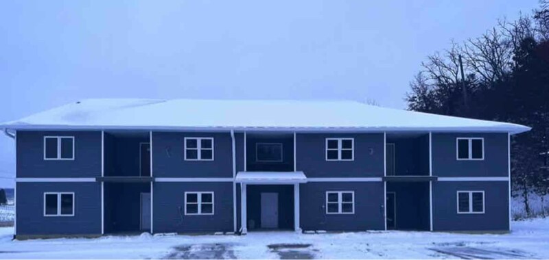 1771 Old Stage Rd-Unit -5 in Decorah, IA - Foto de edificio