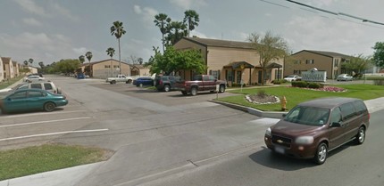 Valhalla Apartments in Corpus Christi, TX - Foto de edificio - Building Photo