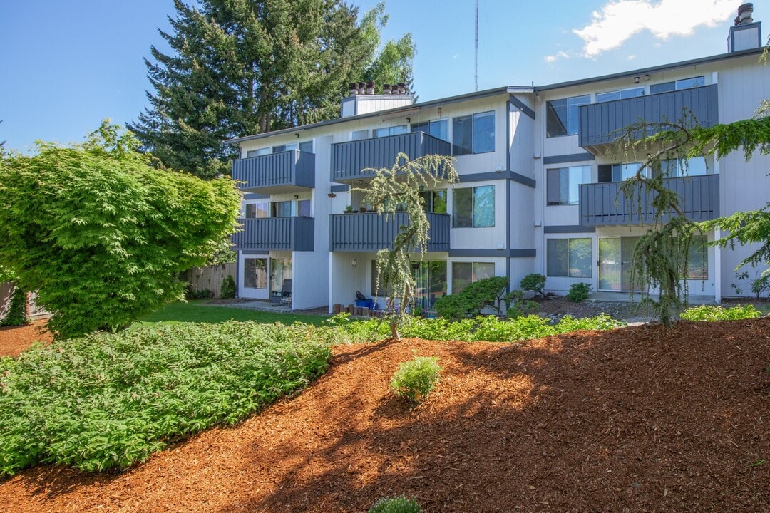 Perla Apartments in Tacoma, WA - Foto de edificio