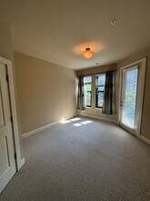 445 W Blount Ave-Unit -Apt 320 in Knoxville, TN - Foto de edificio - Building Photo