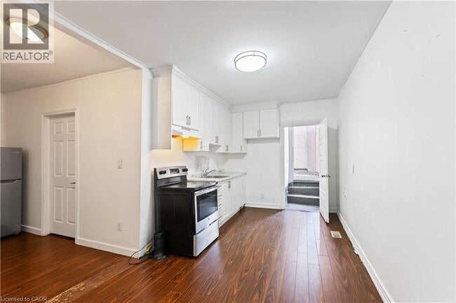 750 Barton St E in Hamilton, ON - Building Photo - Building Photo