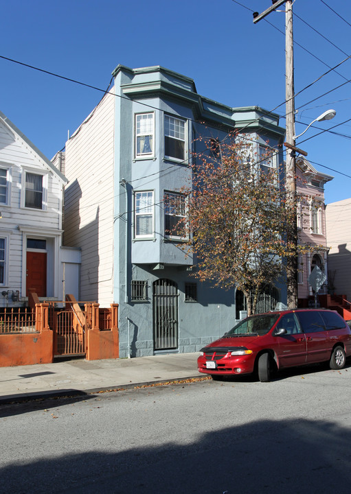 876 Treat Ave in San Francisco, CA - Building Photo