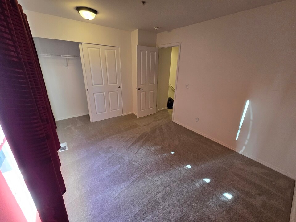 23222 63rd Pl S in Kent, WA - Foto de edificio