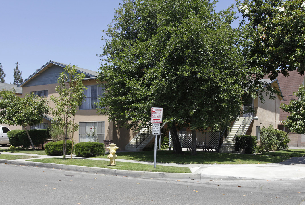 300 N Hale Ave in Fullerton, CA - Building Photo