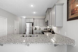 74 County Rd 51024 in Cleveland, TX - Foto de edificio - Building Photo