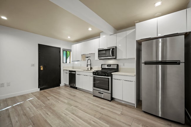 1139 Bellevue Ave in Los Angeles, CA - Foto de edificio - Building Photo