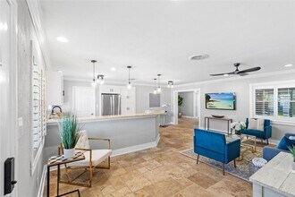 9016 Bay St NE in St. Petersburg, FL - Building Photo - Building Photo