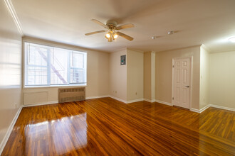Park Haven in Jamaica, NY - Building Photo - Interior Photo
