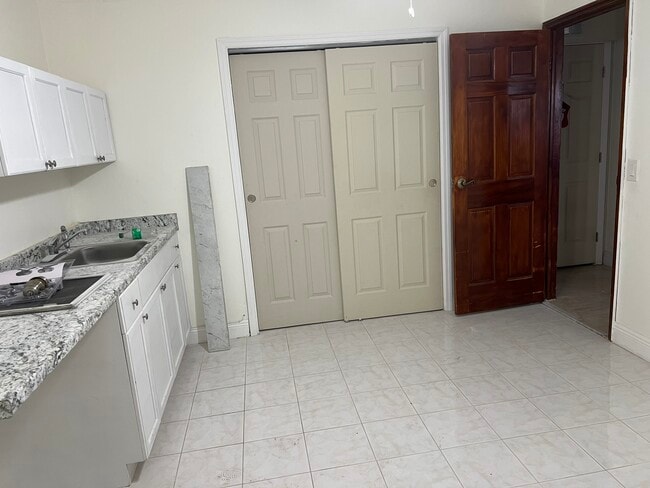 10631 NW 28th St, Unit Apartment-Studio in Sunrise, FL - Building Photo - Building Photo