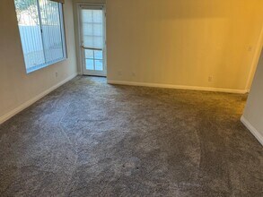 8800 Crescent Ridge Ln in Las Vegas, NV - Building Photo - Building Photo