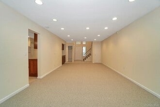 23 Meadowood Dr in Jericho, NY - Building Photo - Building Photo