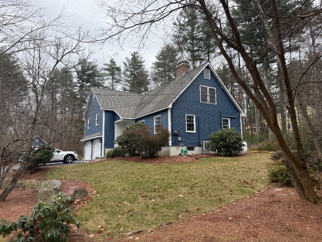 34 Hitching Post Ln in Bedford, NH - Building Photo - Building Photo