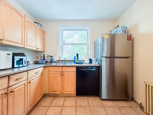 28 Manet Rd, Unit 1 in Chestnut Hill, MA - Foto de edificio - Building Photo