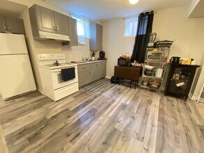 24 Armour Crescent in Hamilton, ON - Building Photo - Building Photo