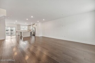 46 Mariveles Wy in Tinton Falls, NJ - Foto de edificio - Building Photo