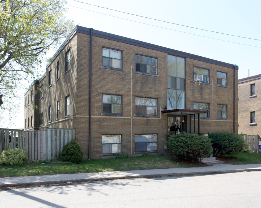 5 Greentree Ct in Toronto, ON - Building Photo