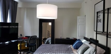 275 NE 18th St, Unit 307 in Miami, FL - Foto de edificio - Building Photo