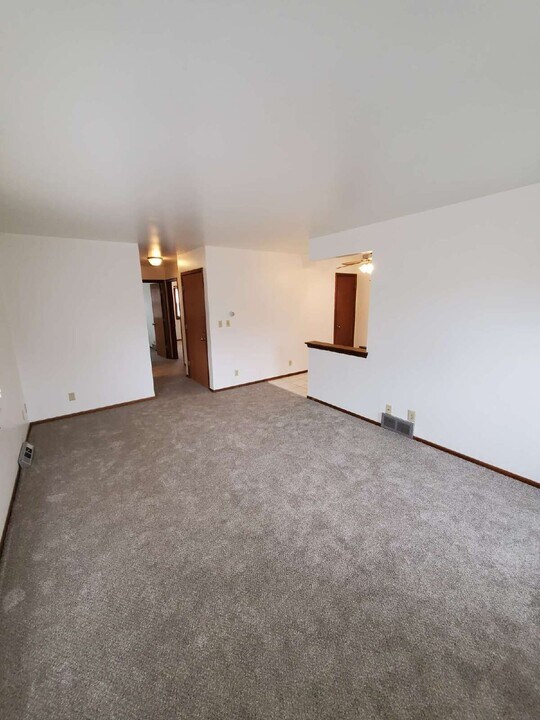 1112 S 62nd St in West Allis, WI - Building Photo