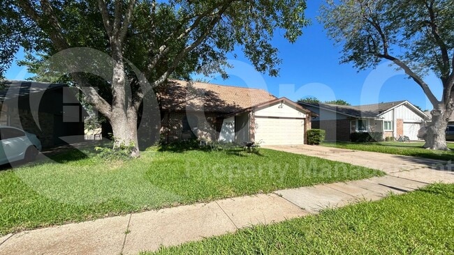3113 Wayfarer Rd in Bedford, TX - Foto de edificio - Building Photo