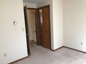 6640 Ravenwood Ave NW in Canton, OH - Foto de edificio - Building Photo