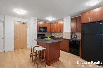 10 Camelot Ct, Unit 10-6K in Boston, MA - Foto de edificio - Building Photo