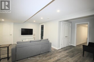 150 Valley Vista Dr in Vaughan, ON - Building Photo - Building Photo