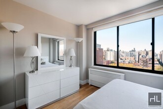 784 Columbus Ave in New York, NY - Building Photo - Building Photo