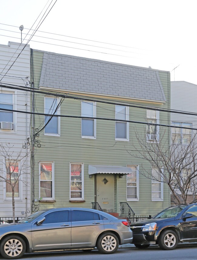 Ridgewood Best Deal 3BR Shared Yrd in Flushing, NY - Building Photo - Building Photo