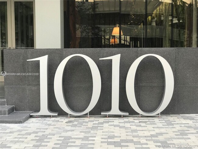 1010 Brickell Ave in Miami, FL - Building Photo - Building Photo