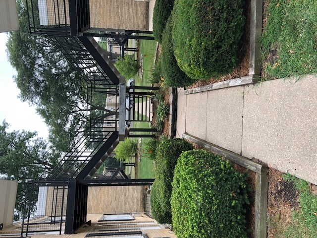 property at 1116 W Hawthorne St