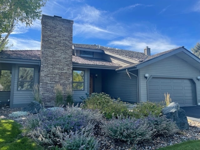 property at 15 Lariat Loop