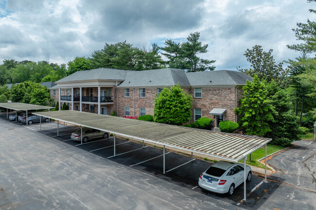 The Hillwood Condominiums in Nashville, TN - Foto de edificio - Building Photo